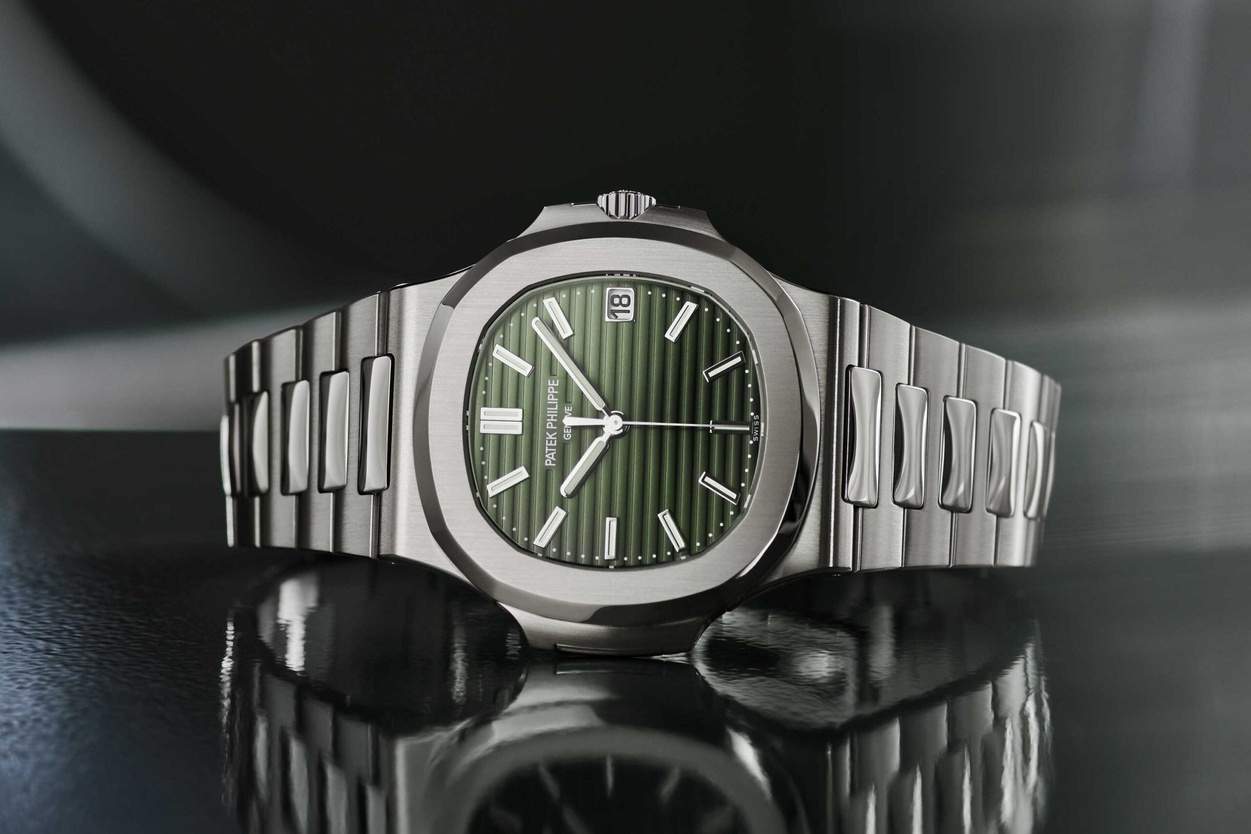 Patekphili Green Dial Watch – Simple, Stylish & Premium!